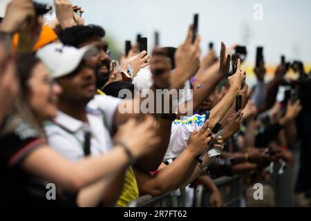 Montreal, Kanada. 15. Juni 2023. Atmosphäre des Schaltkreises – Lüfter in den Gruben. Formel-1-Weltmeisterschaft, Rd 9, kanadischer Grand Prix, Donnerstag, 15. Juni 2023. Montreal, Kanada. Kredit: James Moy/Alamy Live News Stockfoto