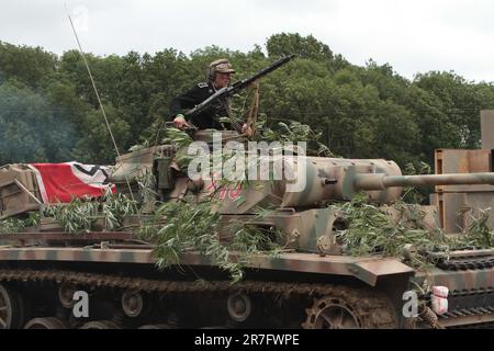 Die weltweit größte jährliche militärische Reenactment Veranstaltung begann seinen fünf-Tage-Lauf The War and Peace Show in Hop Farm, Paddock Wood, Kent im Vereinigten Königreich 18.July.2012 Enthusiasten aus der ganzen Welt in historischen Kostümen und Accessoires teilnehmen in fünf Tagen von mock Schlachten und Szenen aus der ersten und zweiten Weltkrieg. Stockfoto