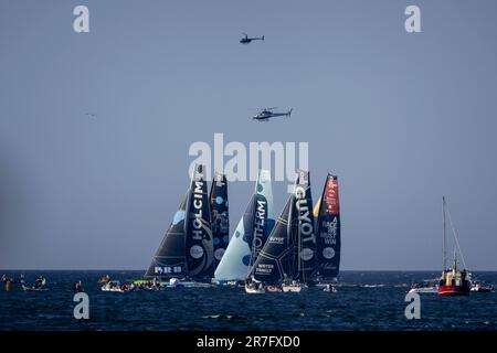 SCHEVENINGEN - Segelschiffe der IMOCA-Klasse starten auf der letzten Etappe nach Genua, Italien, zum Ende des Ocean Race. ANP ROBIN VAN LONKHUIJSEN Stockfoto