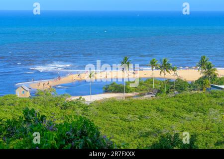 Der Coqueiros Beach, ein wunderschöner Strand im Bundesstaat Bahia, Brasilien, aus der Vogelperspektive. Trancoso - Bahia, Brasilien. Stockfoto