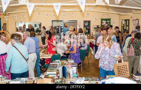 Das Village Hall beim East Budleigh Scarecrow Festival in Aid of All Saints Church. Stockfoto