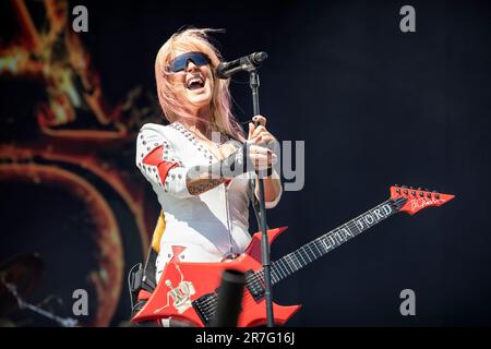 Solvesborg, Schweden. 08., Juni 2023. Die amerikanische Sängerin und Gitarrist Lita Ford führt während des schwedischen Musikfestivals Sweden Rock Festival 2023 in Solvesborg ein Live-Konzert auf. (Foto: Gonzales Photo - Terje Dokken). Stockfoto