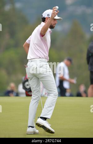 Los Angeles, Usa. 15. Juni 2023. Jacob Solomon reagiert, nachdem er in der ersten Runde der 2023 USA einen Vogelkitt auf das 15.-Loch versenkt hat Eröffnung der Golfmeisterschaft im Los Angeles Country Club in Los Angeles, Kalifornien, am Donnerstag, den 15. Juni 2023. Foto: Mike Goulding/UPI Credit: UPI/Alamy Live News Stockfoto
