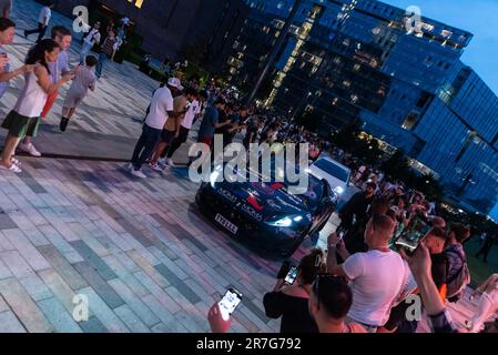 Gumball 3000 Supercar-Rallye mit Besuch des wiederentwickelten Battersea Power Station, London. Ein teures Auto ist für Autofans ausgestellt. Ferrari 812 Superschnell Stockfoto