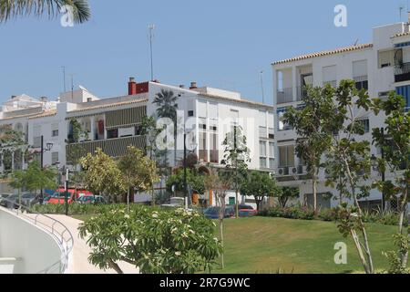 Estepona, Spanien - 27. August 2015: Wandbild "Reflections of the Garden" von Jose Fernandez Rios 2013. Auftrag zur Fertigstellung des Botanischen Parks. Stockfoto