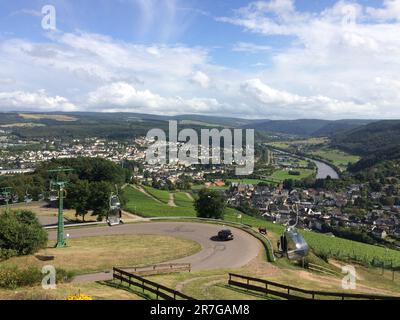 Wunderschöner Blick über Saarburg, in Deutschland während des Sommers im August 2016. Stockfoto