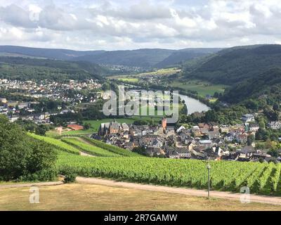 Wunderschöner Blick über Saarburg, in Deutschland während des Sommers im August 2016. Stockfoto