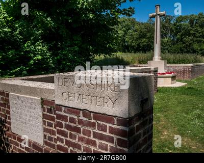 Der Friedhof Devonshire markiert die Position eines britischen Grabens, der die deutschen Positionen während des Ersten Weltkriegs am ersten Tag der Schlacht an der Somme übersah Stockfoto