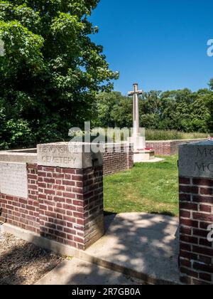 Der Friedhof Devonshire markiert die Position eines britischen Grabens, der die deutschen Positionen während des Ersten Weltkriegs am ersten Tag der Schlacht an der Somme übersah Stockfoto