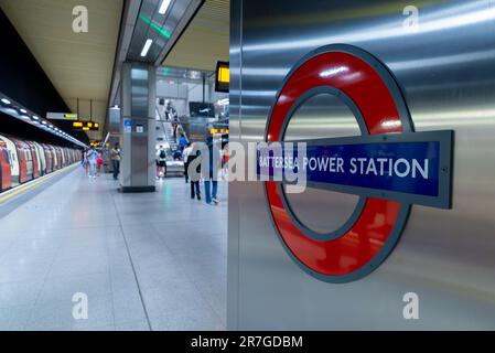 U-Bahn-Station Battersea Power Station auf der Northern Line des Londoner U-Bahn-Systems. Neuer Sender. Stockfoto