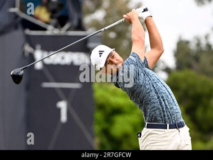 Los Angeles, Usa. 15. Juni 2023. Xander Schauffele hat in der ersten Runde der US-2023-Jahre im 18. Quartal den Abschlag gewonnen Geöffnet im Los Angeles Country Club in Los Angeles am Donnerstag, den 15. Juni 2023. Foto: Alex Gallardo/UPI Credit: UPI/Alamy Live News Stockfoto