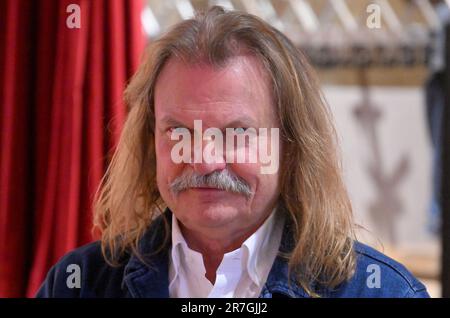 München, Deutschland. 15. Juni 2023. Die Musikerin Leslie Mandoki feiert die Abschieds- und Geburtstagsparty von G. Dingler (Radio Gong) im GOP Varieté Theater. Kredit: Felix Hörhager/dpa/Alamy Live News Stockfoto