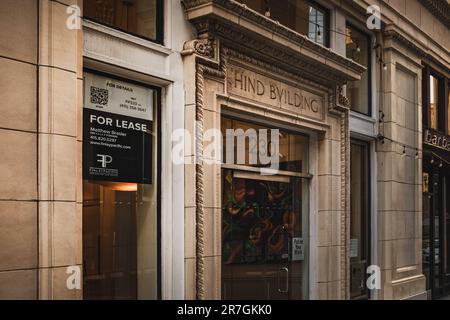 San Francisco, Kalifornien, USA. April 02 2023 : Signboards Recruiting Offices heben sich von San Franciscos Finanzviertel ab. Stockfoto