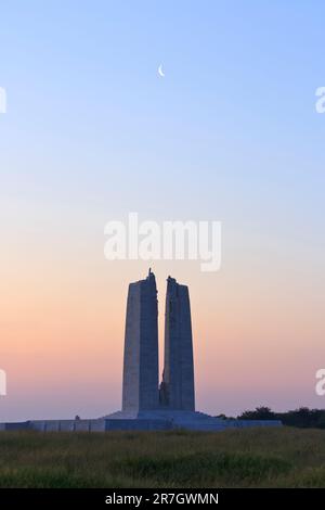 Das Canadian National Vimy Memorial an einem wunderschönen sonnigen Morgen in Givenchy-en-Gohelle (Pas-de-Calais), Frankreich Stockfoto