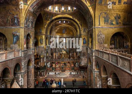 Die Patriarchalkathedrale Basilika San Marco in Venedig Stockfoto