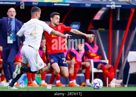 15-06-2023: Sport: Spanje gegen Italie ENSCHEDE, NIEDERLANDE - JUNI 15: Leonardo Spinazzola (Italien) und Jesus Navas (Spanien) während des Spiels UEFA Nations Stockfoto