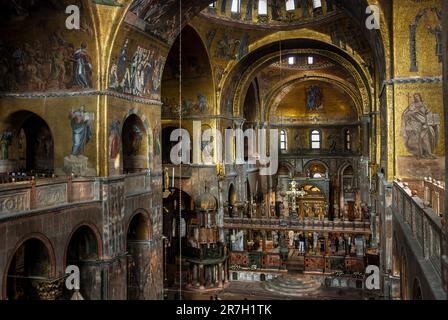 Die Patriarchalkathedrale Basilika San Marco in Venedig Stockfoto