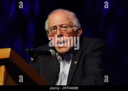 Senatorin Bernie Sanders sprach bei einer Wahlkampagne zur Wahl von Helen Gym zum Bürgermeister von Philadelphia in der Franklin Music Hall in Philadelphia, Pennsylvania, mit Senator Bernie Sanders, wo: Philadelphia, Pennsylvania, USA, 14. Mai 2023 Credit: W.Wade/WENN Stockfoto