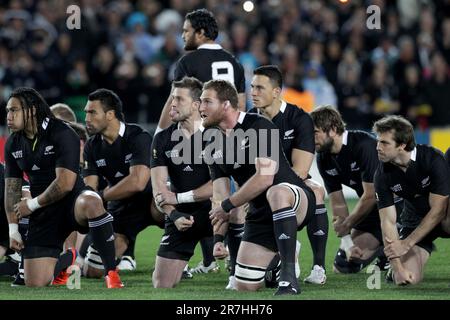 Neuseeland spielt einen Haka, bevor es Argentinien im Viertelfinalspiel 4 der Rugby-Weltmeisterschaft 2011, Eden Park, Auckland, Neuseeland, Sonntag, 09. Oktober 2011. Stockfoto