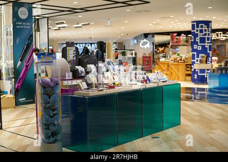 BANGKOK, THAILAND - CIRCA APRIL 2023: Im Einkaufszentrum Siam Discovery. Stockfoto