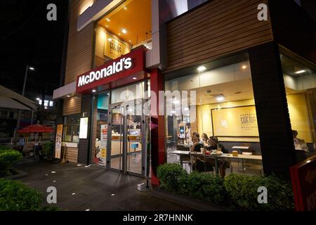 HO CHI MINH CITY, VIETNAM - CA. MÄRZ 2023: Eintritt in McDonald's Fast Food Restaurant in Ho Chi Minh City Stockfoto