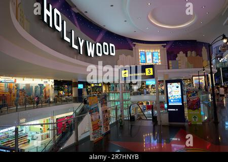 PATTAYA, THAILAND - CIRCA APRIL 2023: Innenaufnahme von Terminal 21 Pattaya. Stockfoto
