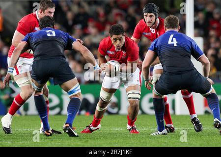 Wales Toby Faletau in Aktion gegen Frankreich während des ersten Halbfinalspiels der Rugby-Weltmeisterschaft 2011, Eden Park, Auckland, Neuseeland, Samstag, 15. Oktober 2011. Stockfoto