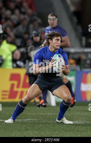 Frankreichs Alexis Palisson im Kampf gegen Wales während des ersten Halbfinalspiels der Rugby-Weltmeisterschaft 2011, Eden Park, Auckland, Neuseeland, Samstag, 15. Oktober 2011. Stockfoto