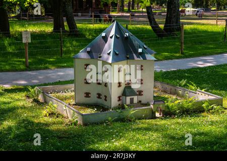 Marianske Lazne, Tschechische Republik - 29. Mai 2023: Boheminium Miniaturpark - Miniatur des Renaissance-Sommerpalastes Hvezda im Hvezda Preserve Stockfoto