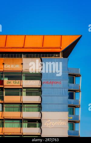 Madrid, Spanien - 10. März 2023: Hotel Silken Puerta America ist ein luxuriöses Silken Hotel in Madrid. Das Äußere wurde von Jean Nouvel entworfen. Die des Hotels Stockfoto