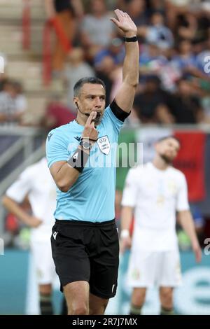 Schiedsrichter Slavko Vincic aus Slowenien während des Halbfinalspiels der UEFA Nations League zwischen Spanien und Italien am 15. Juni 2023 im FC Twente-Stadion De Grolsch Veste in Enschede, Niederlande Stockfoto