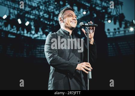 TURIN, ITALIEN, STADIO OLIMPICO: Der italienische Sänger, Songwriter, Produzent und Autor Tiziano Ferro tritt live auf der Bühne des Stadio Olimpico Grande Torino für sein erstes italienisches Konzert „TZN23“ auf. Stockfoto