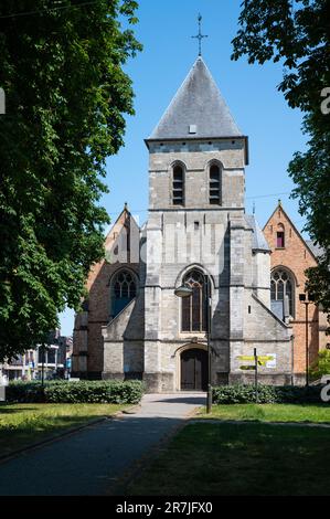 Berlare, Ostflämische Region, Belgien - 4. Juni 2023 - lokale katholische Kirche des Dorfes Stockfoto