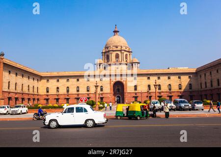 Delhi, Indien - 17. November 2011: Der Nordblock des Sekretariatsgebäudes. Das Zentralsekretariat ist der Sitz des Kabinettssekretariats. Stockfoto