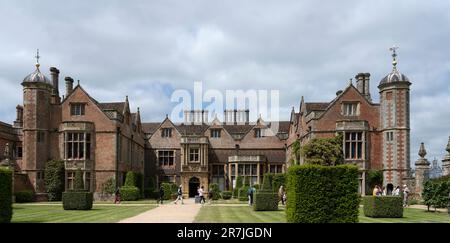 Charlecote Park Landhaus aus dem 16. Jahrhundert, Charlecote, Wellesbourne, Warwick, Warwickshire, England, Großbritannien Stockfoto