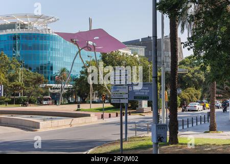 Die Skulptur David y Goliat aus Antoni Llena in Barcelona, Spanien. Stockfoto