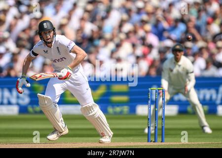 Birmingham, Großbritannien. 16. Juni 2023. ZAK Crawley of England macht einen Lauf während des LV= Insurance Ashes First Test Series Day 1 England vs Australia in Edgbaston, Birmingham, Großbritannien, 16. Juni 2023 . (Foto: Craig Thomas/News Images/Sipa USA) Guthaben: SIPA USA/Alamy Live News Stockfoto