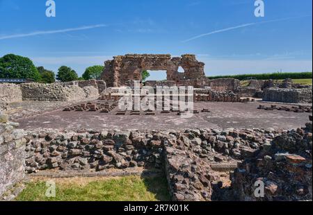 Die römische Basilika und das öffentliche Badehaus sind in Wroxeter Roman City, Wroxeter, in der Nähe von Shrewsbury, Shropshire, verblieben Stockfoto