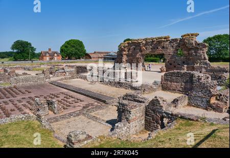 Die römische Basilika und das öffentliche Badehaus sind in Wroxeter Roman City, Wroxeter, in der Nähe von Shrewsbury, Shropshire, verblieben Stockfoto