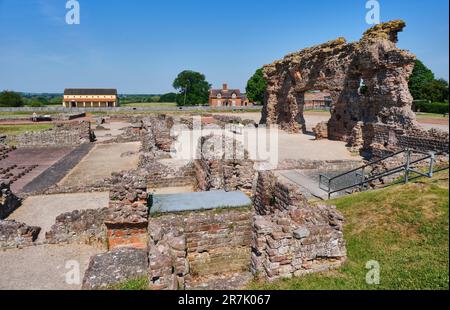 Die römische Basilika und das öffentliche Badehaus sind in Wroxeter Roman City, Wroxeter, in der Nähe von Shrewsbury, Shropshire, verblieben Stockfoto