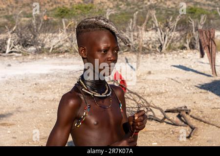 Himba-Stammesfrauen in Epupa Wasserfälle Cunene River in Namibia an der Grenze zu Angola Stockfoto