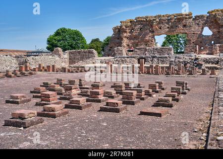 Die römische Basilika und das öffentliche Badehaus sind in Wroxeter Roman City, Wroxeter, in der Nähe von Shrewsbury, Shropshire, verblieben Stockfoto