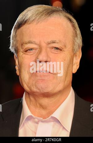 Tony Blackburn, die europäische Premiere von Michael Jackson: Das Leben einer Ikone, Empire Leicester Square, London. UK Stockfoto