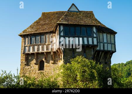 Craven Arms, Shropshire, Vereinigtes Königreich - Juni 14. 2023: The Timbered North Tower at Stokesay Castle, in Shropshire, Vereinigtes Königreich Stockfoto