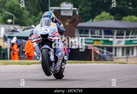 Hohenstein Ernstthal, Deutschland. 16. Juni 2023. Motorsport/Motorrad, deutscher Grand Prix, MotoGP 1. Training im Sachsenring. Alex Marquez aus Spanien vom Gresini Racing MotoGP Team fährt auf der Rennstrecke herum. Kredit: Jan Woitas/dpa/Alamy Live News Stockfoto