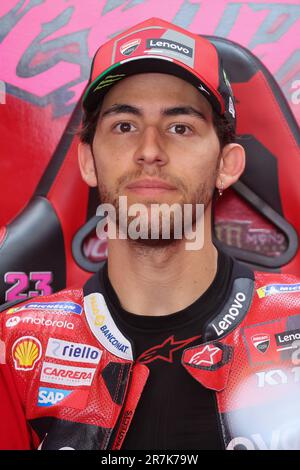 Hohenstein Ernstthal, Deutschland. 16. Juni 2023. Motorsport/Motorrad, deutscher Grand Prix, MotoGP 1. Training im Sachsenring. Enea Bastianini aus Italien vom Ducati Lenovo Team sitzt in den Boxen. Kredit: Jan Woitas/dpa/Alamy Live News Stockfoto