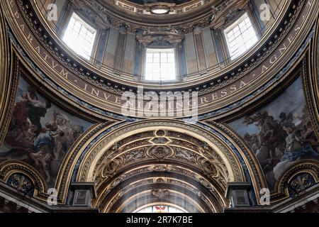 Cupola chiesa im Vatikan, Rom, Vatikanstadt Rom, wunderschöne Kuppel einer römischen Kirche Stockfoto