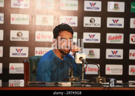 Bangladesch Batter Mominul Haque spricht auf einer Pressekonferenz nach dem Testspiel Bangladesch-Afghanistan am dritten Tag der Sher-e-Bangla Nationa Stockfoto