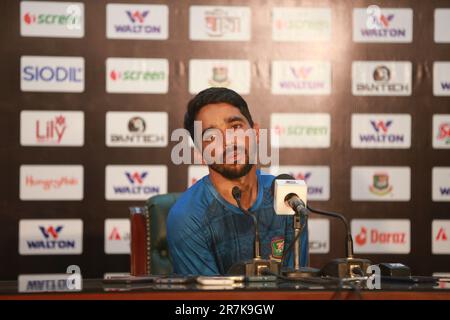 Bangladesch Batter Mominul Haque spricht auf einer Pressekonferenz nach dem Testspiel Bangladesch-Afghanistan am dritten Tag der Sher-e-Bangla Nationa Stockfoto