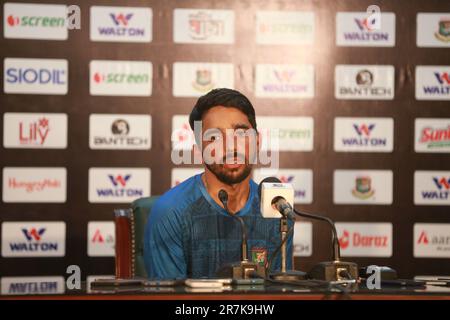 Bangladesch Batter Mominul Haque spricht auf einer Pressekonferenz nach dem Testspiel Bangladesch-Afghanistan am dritten Tag der Sher-e-Bangla Nationa Stockfoto